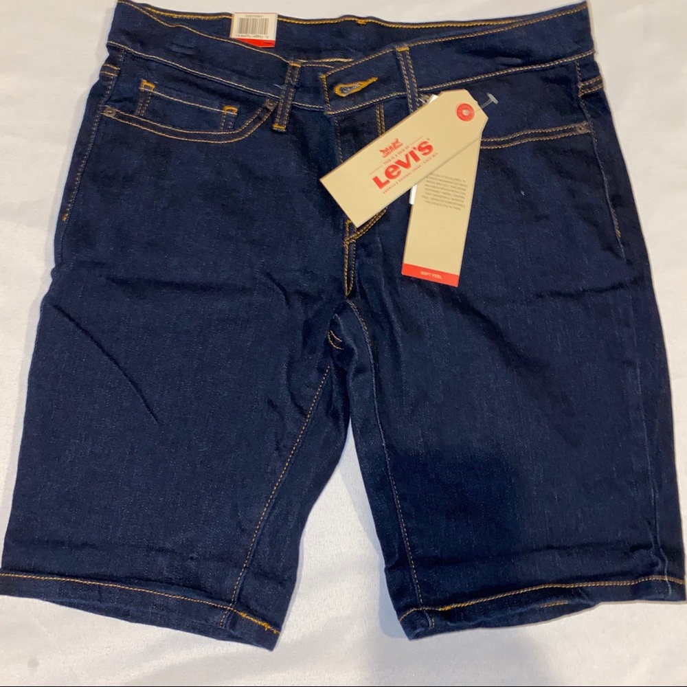 NWT Levi’s Bermuda shorts